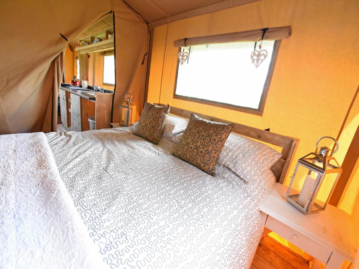 Carr's Hill Luxury Safari Tents * Denny